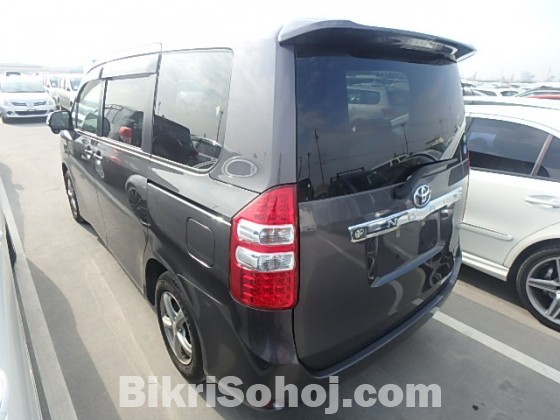 TOYOTA NOAH X GREY 2013