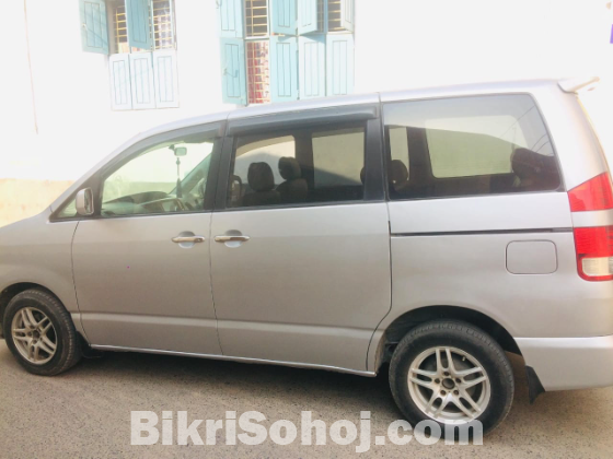 TOYOTA X NOAH 2002