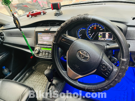 Toyota Axio Hybrid 2015