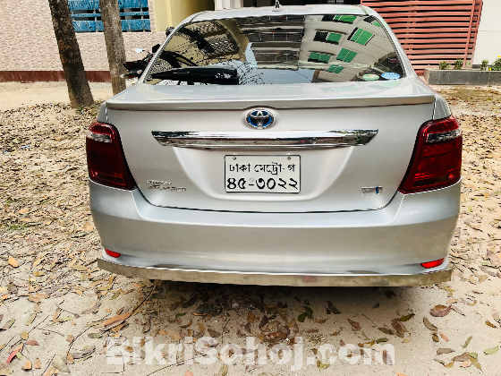 Toyota Axio Hybrid 2015