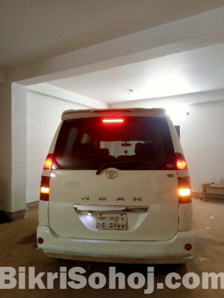 Toyota Noah 2002