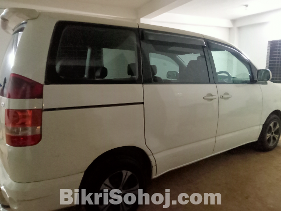 Toyota Noah 2002