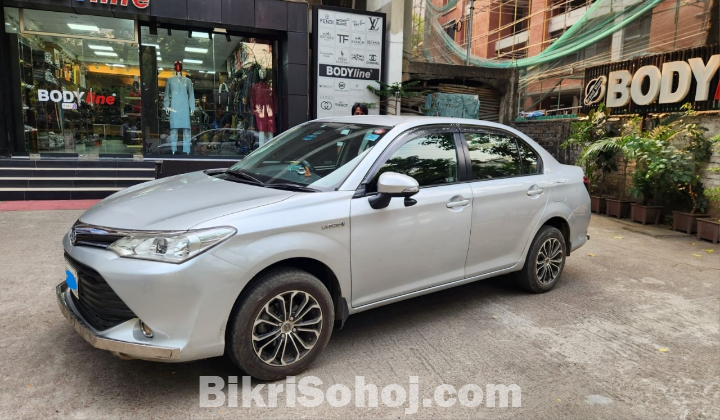 Toyota Axio Hybrid 2015