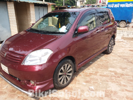 Toyota Raum 2005