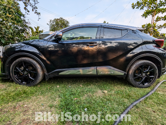Toyota C-HR . 2019