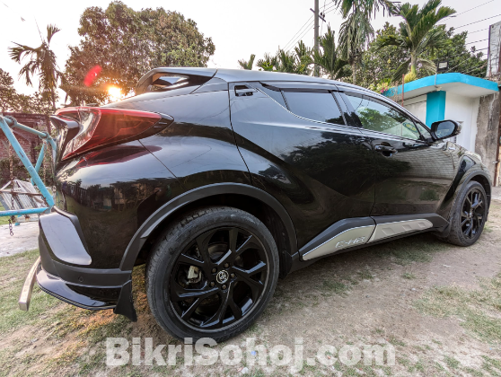 Toyota C-HR . 2019