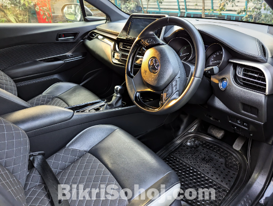 Toyota C-HR . 2019