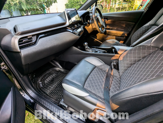 Toyota C-HR . 2019