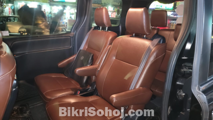 Toyota Esquire Hybrid 2019