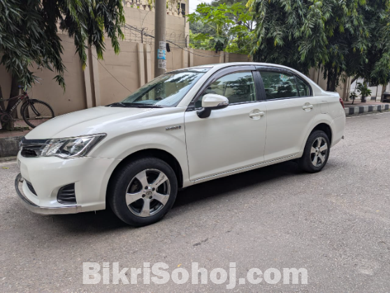 Toyota Corolla Axio Hybird
