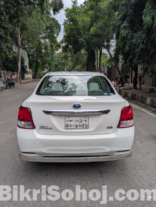 Toyota Corolla Axio Hybird