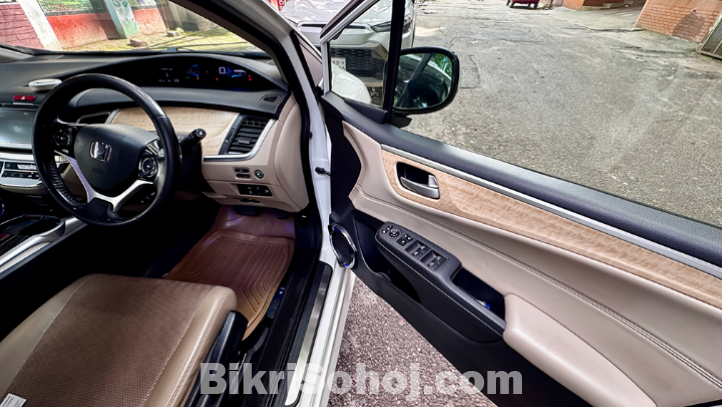 Honda Jade Hybrid Sensing 2016