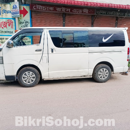 Toyota Hiace 2005