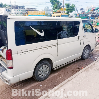 Toyota Hiace 2005