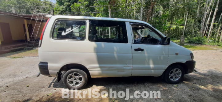 Toyota Noah KR42 2006
