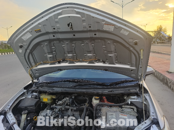 toyota x fielder hybird