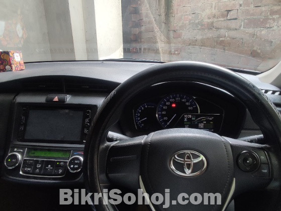 Toyota Axio Hybrid 2015