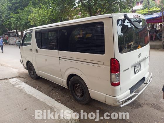 TOYOTA HIACE SUPER G L