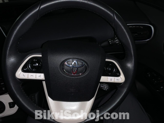 2016 Prius S Touring Low Km