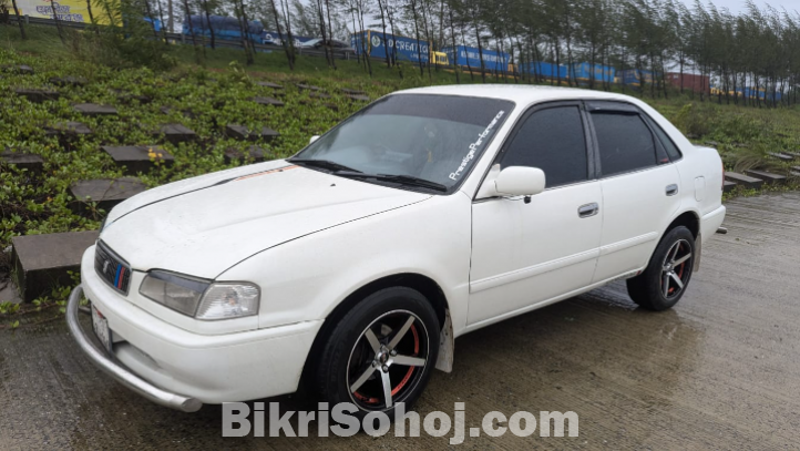 Toyota 111 Sprinter, M: 2000 Reg: 2004