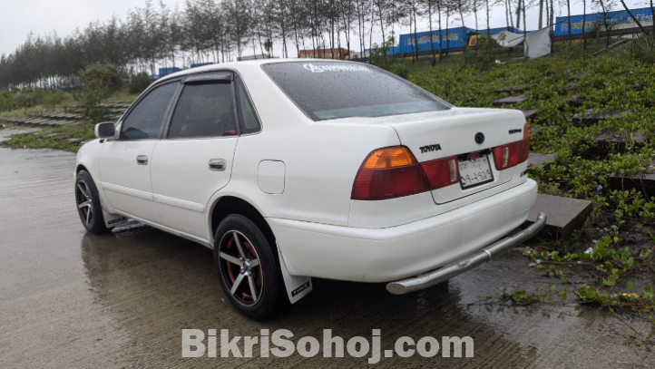 Toyota 111 Sprinter, M: 2000 Reg: 2004