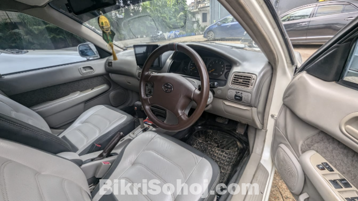 Toyota 111 Sprinter, M: 2000 Reg: 2004