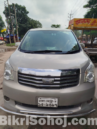 Toyota Noah X 2010
