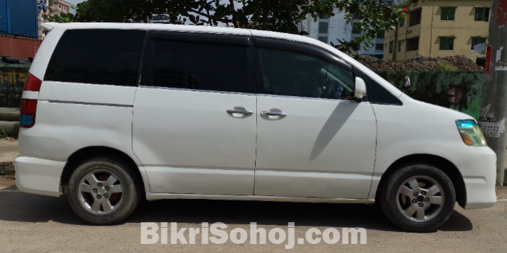 Toyota X Noah