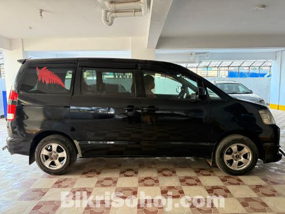 Toyota X Noah.