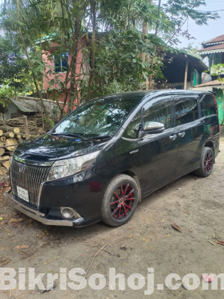 Toyota esquire 2016 Hybrid
