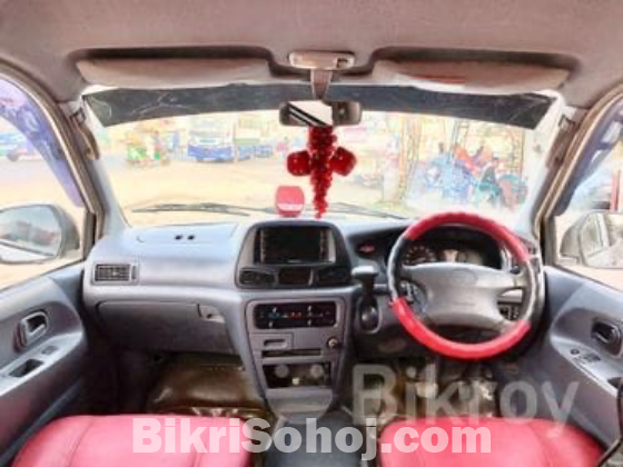 Toyota Noah GL 2004