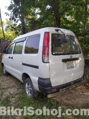 Toyota Noah GL 2003