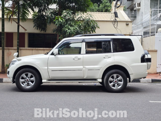 Mitsubishi Pajero 2006 Model V93 (Hard Jeep)