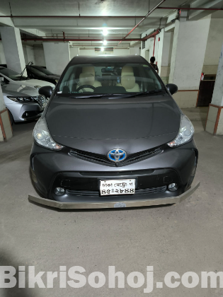 Toyota Prius Alpha (Hybrid) 2015