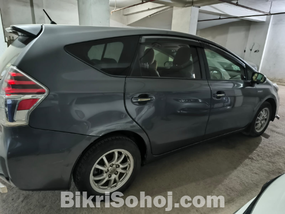 Toyota Prius Alpha (Hybrid) 2015