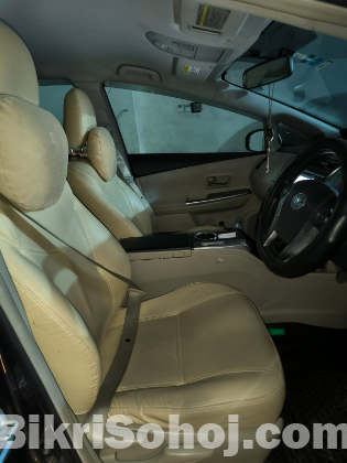 Toyota Prius Alpha (Hybrid) 2015