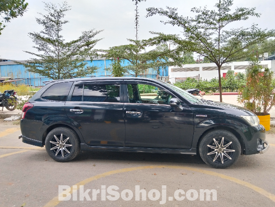 Toyota fielder hybrid 2014