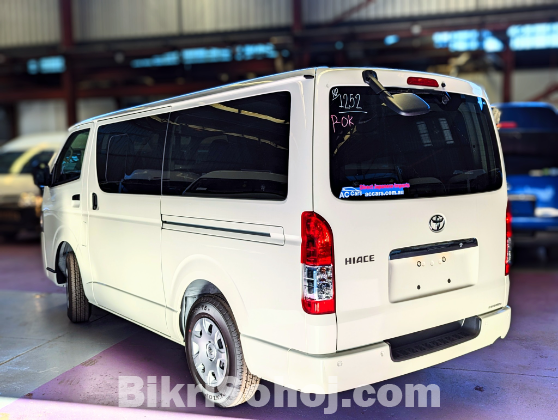 TOYOTA HIACE GL DUAL AC 2021