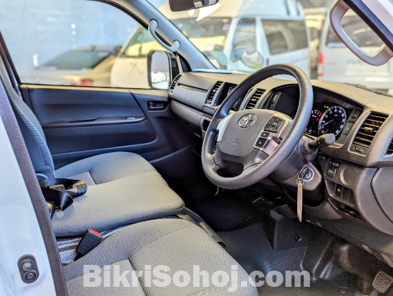 TOYOTA HIACE GL DUAL AC 2021