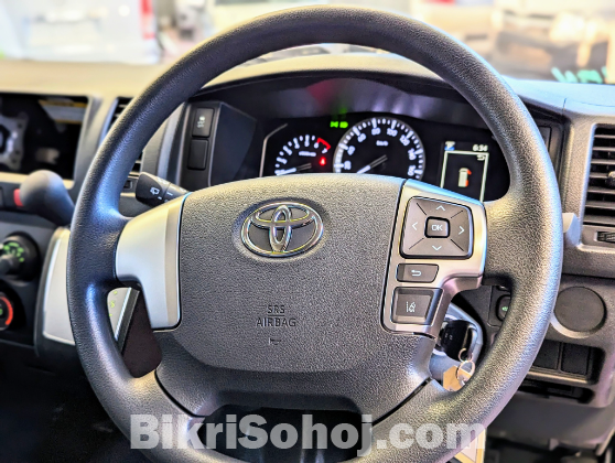 TOYOTA HIACE GL DUAL AC 2021
