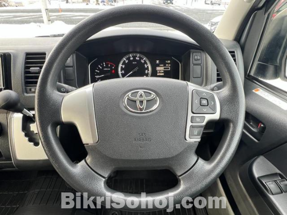 TOYOTA HIACE GL DUAL AC 2021