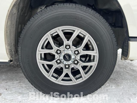 TOYOTA HIACE GL DUAL AC 2021