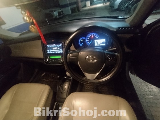 Axio Hybrid 2014 silver