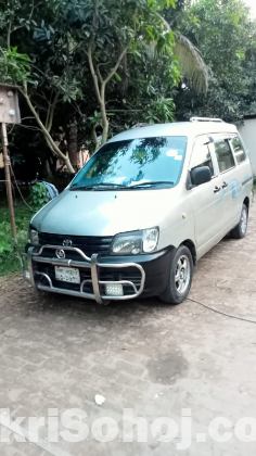 Toyota Noah kr42 . 2005