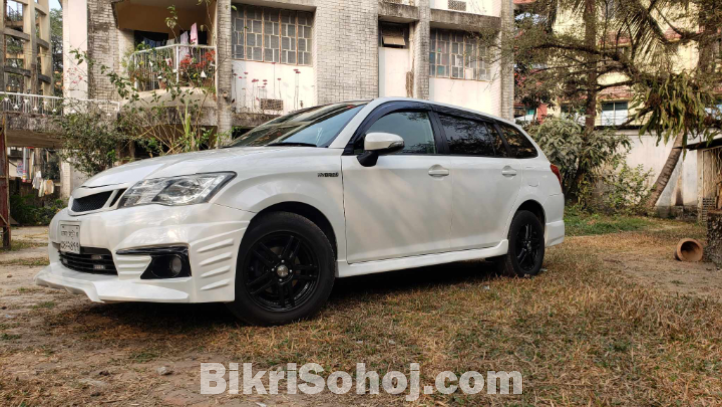 Toyota Fielder Hybrid (2013)