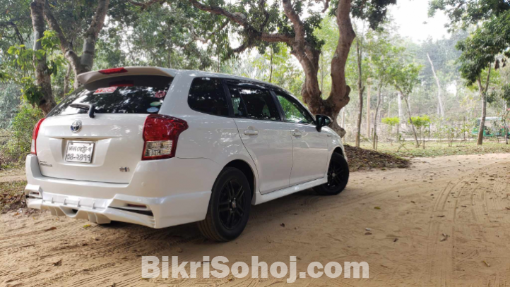 Toyota Fielder Hybrid (2013)