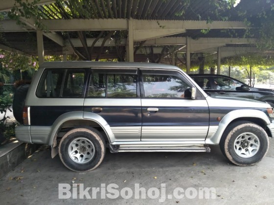 Mitsubishi Pajero Hard Jeep 1997