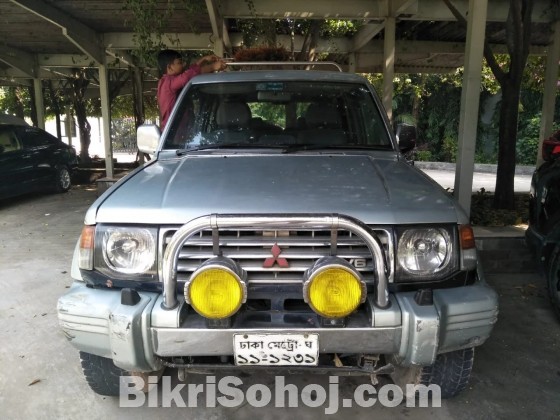 Mitsubishi Pajero Hard Jeep 1997