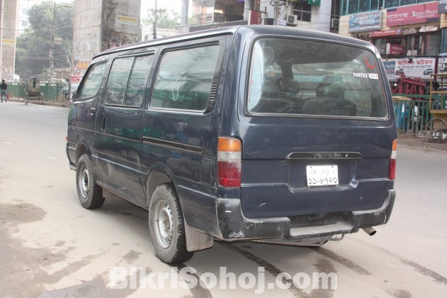 Toyota Hi Ace Micro Bus (2003) Full Running