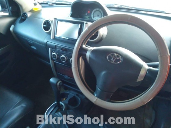 Toyota IST 2006, reg: 2010